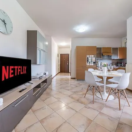 Appartamento [10min Dalla Ghirlandina] Love&relax In