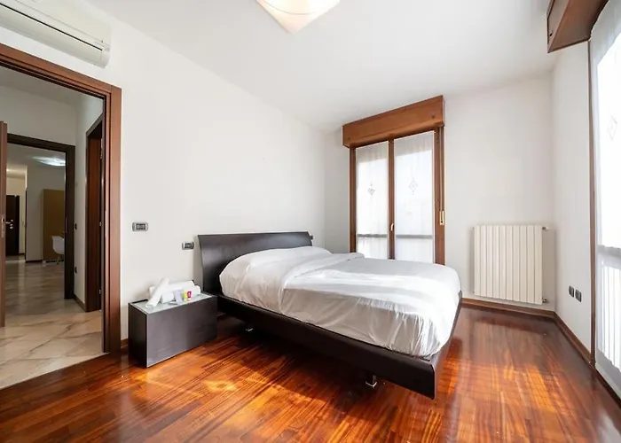 10min Dalla Ghirlandina And Relax In *